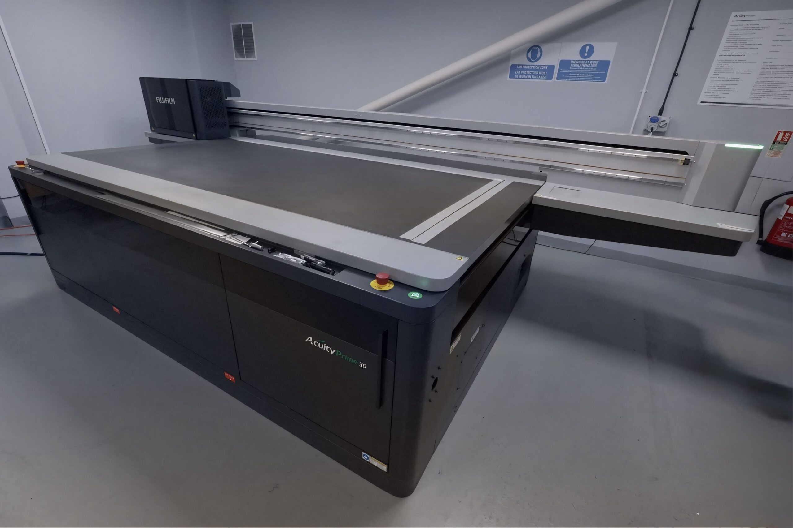 Flatbed printing onto rigid substrates